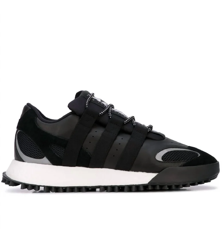 Men's Aw Wangbody Run Shoes In Core Black/core Black/core Black