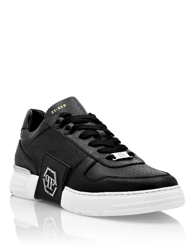 LO-TOP SNEAKERS PHANTOM KICK$ LEATHER Platinum HEXAGON