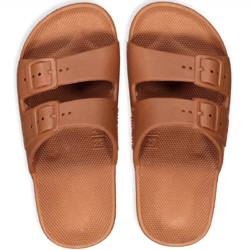 Men's Basic Sandal In Toffee