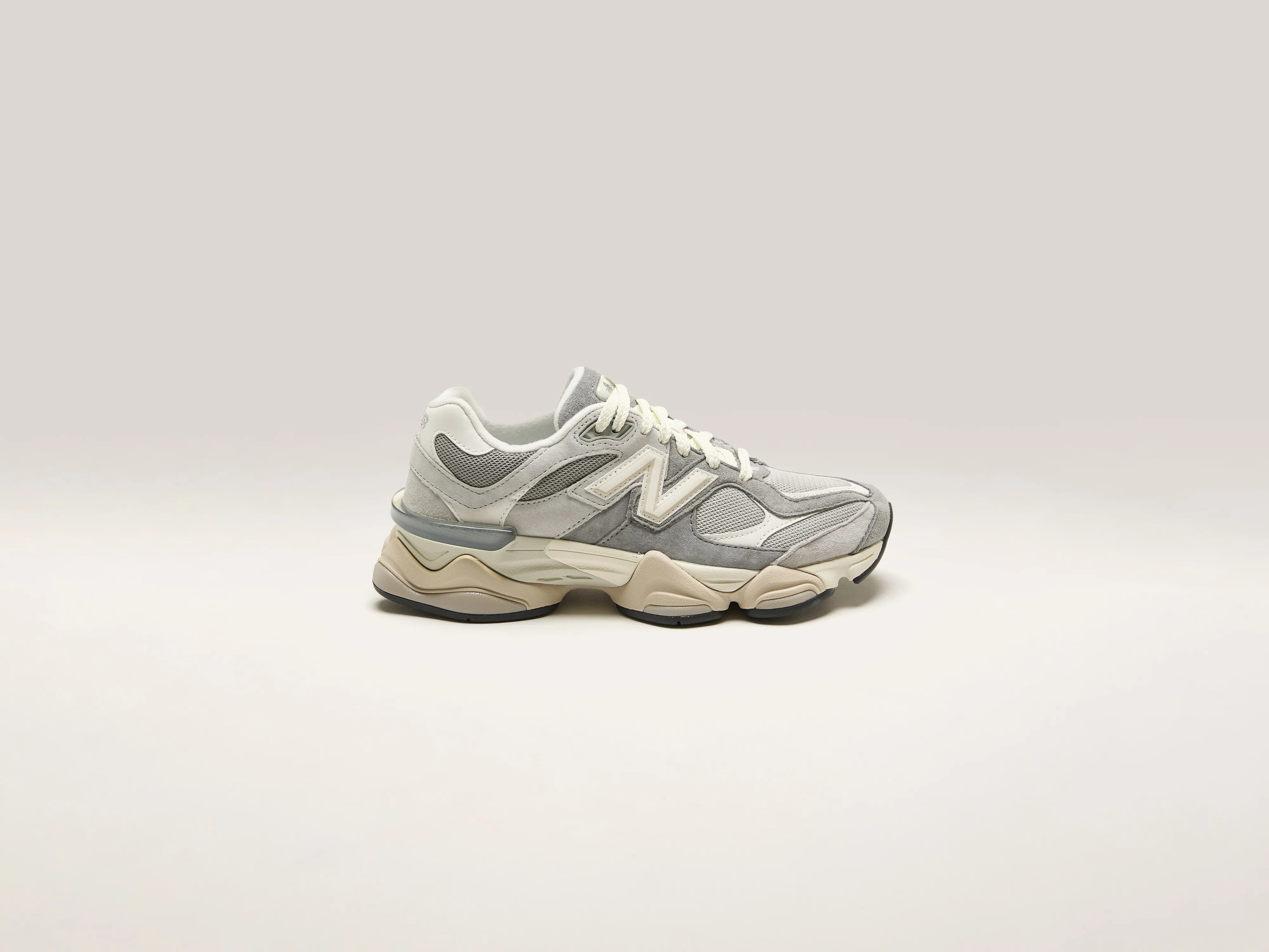 9060 for Women (242 / W / GREY)