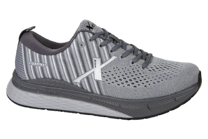 Men’S Steadfast Extra Wide Sneakers In Carbon Grey